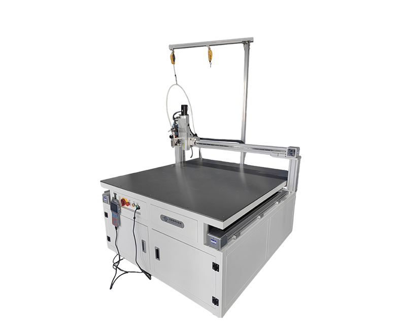 Water glue three-axis spraying...